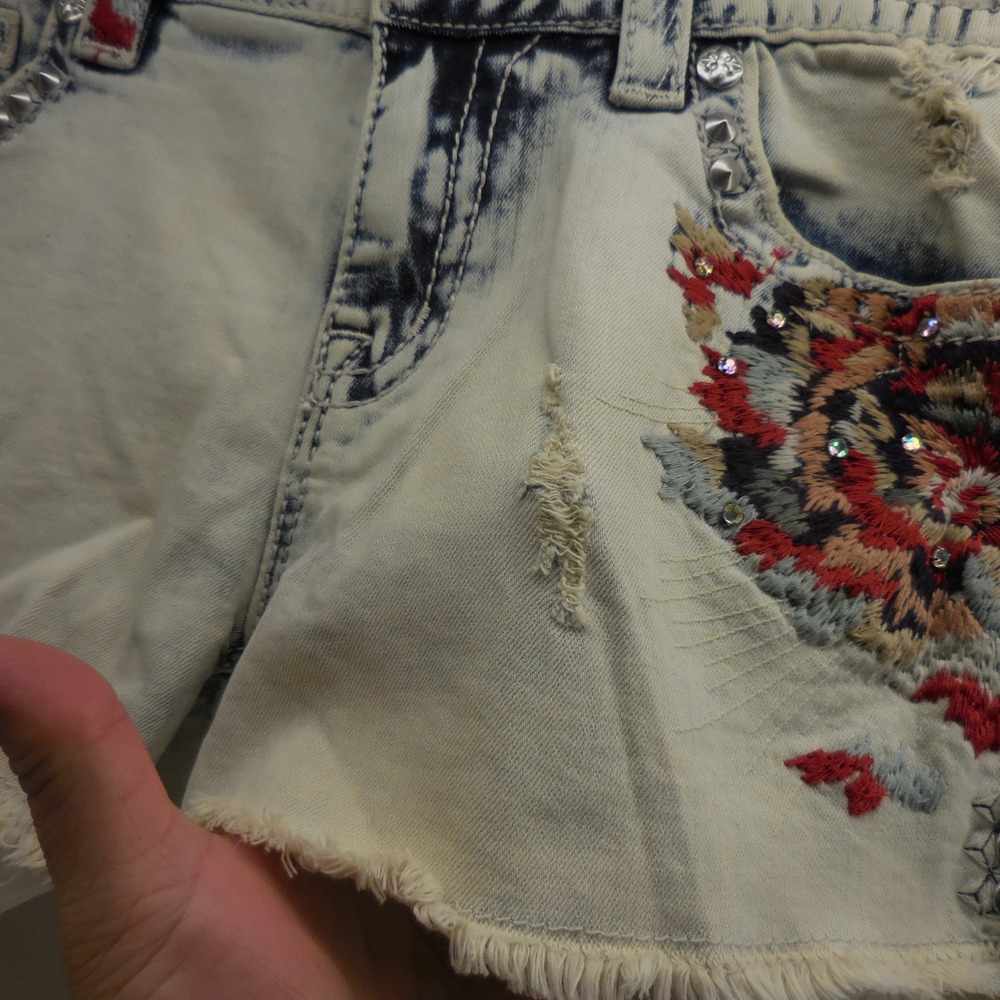 Miss Me Signature Short Acid Wash Embroidered Denim Shorts JP7258H Size 30 Y2K - Picture 3 of 6